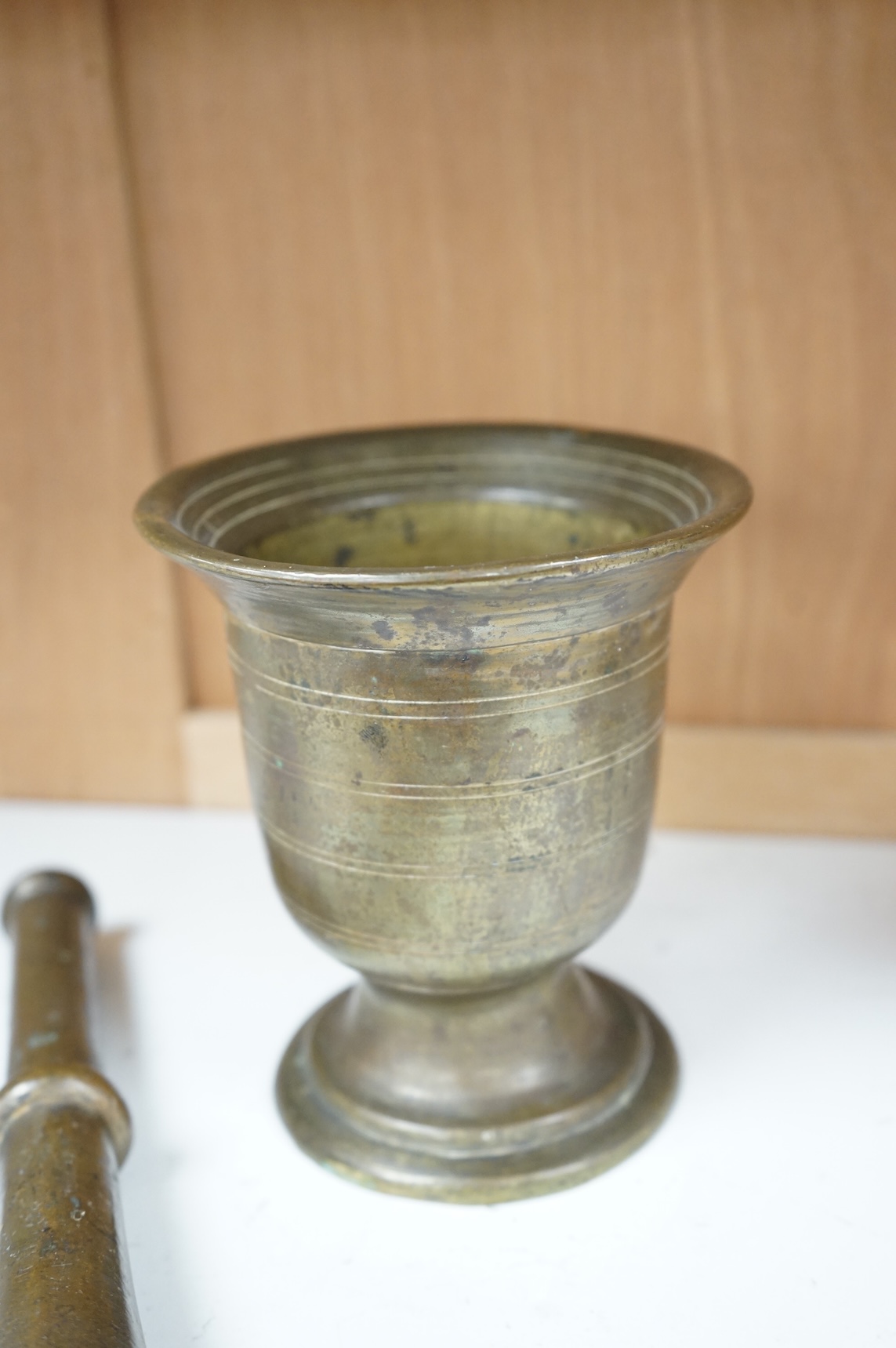 A Victorian bronze pestle and mortar, 25cm in length